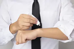 红霉素软膏绝不能随便用！赶紧转给家人