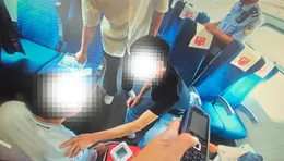 列车车厢上演生死时速！工作人员迅速反应 开展紧急救援