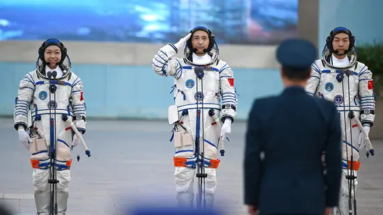 神舟二十三号航天员乘组出征仪式在酒泉卫星发射中心举行